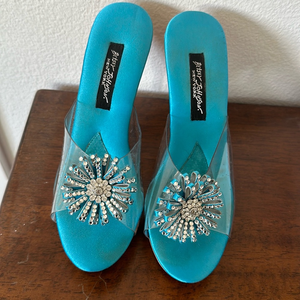 Betsey Johnson Polly Pumps in turquoise silk and rhinestone size 7